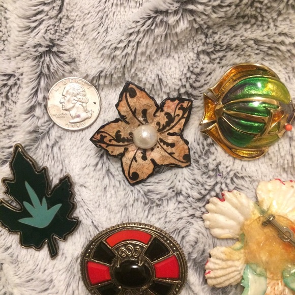 Vintage 1980s Lot if 10 brooches - Picture 4 of 6